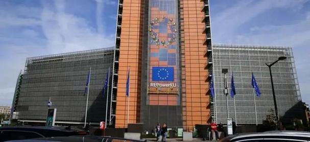 英国三年脱欧，实为一场闹剧？...