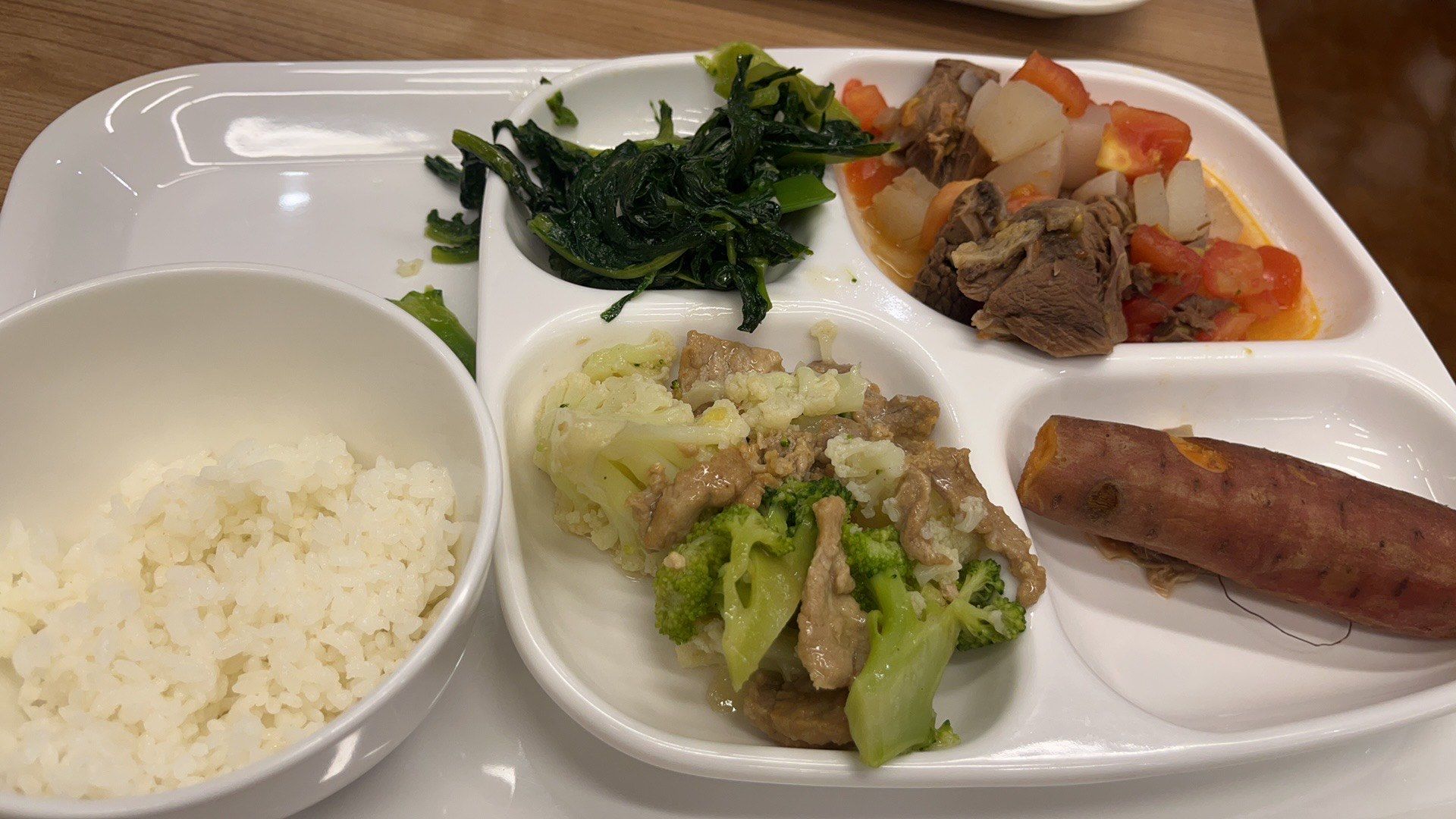 为何白领总为午餐发愁？_100元快餐不限次二维码省60%月开销