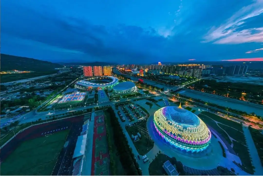 最新消息揭秘：临夏晚上站大街是否安全？2024实测避坑指南与省钱30%全攻略