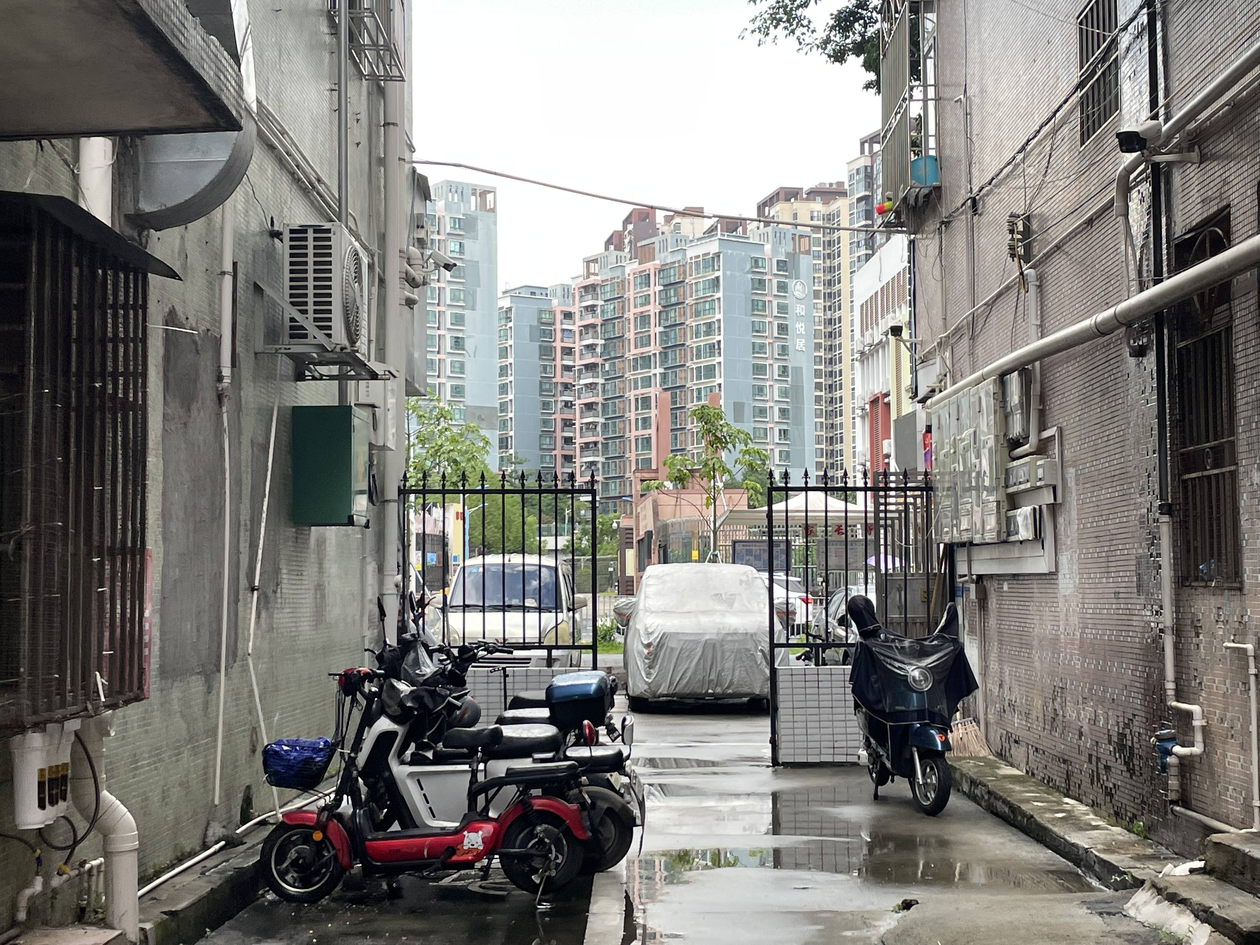 城中村二爷花二百元：折叠城市里的生存算法