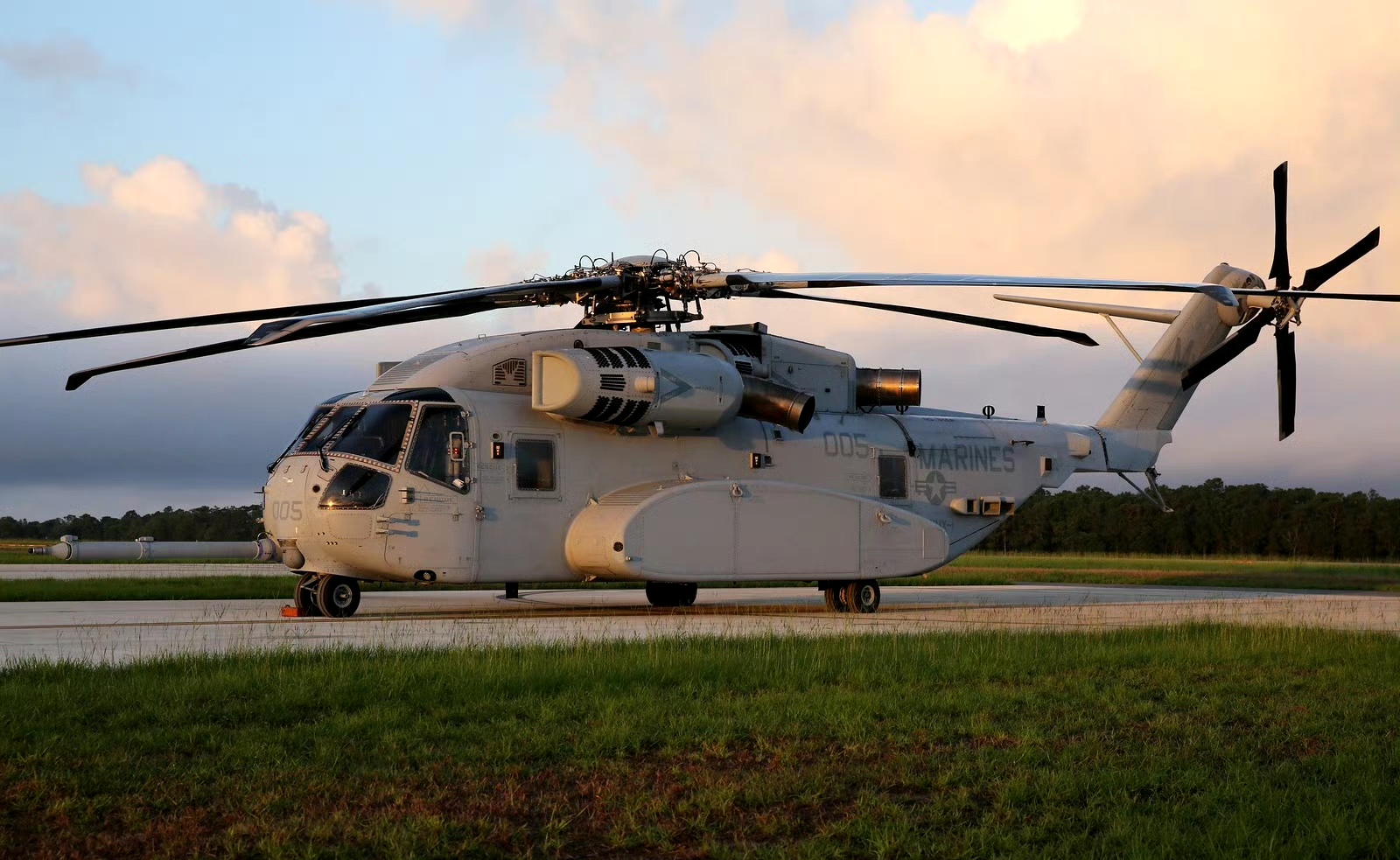 如何评价最新型CH—53K舰载重型运输直升机...