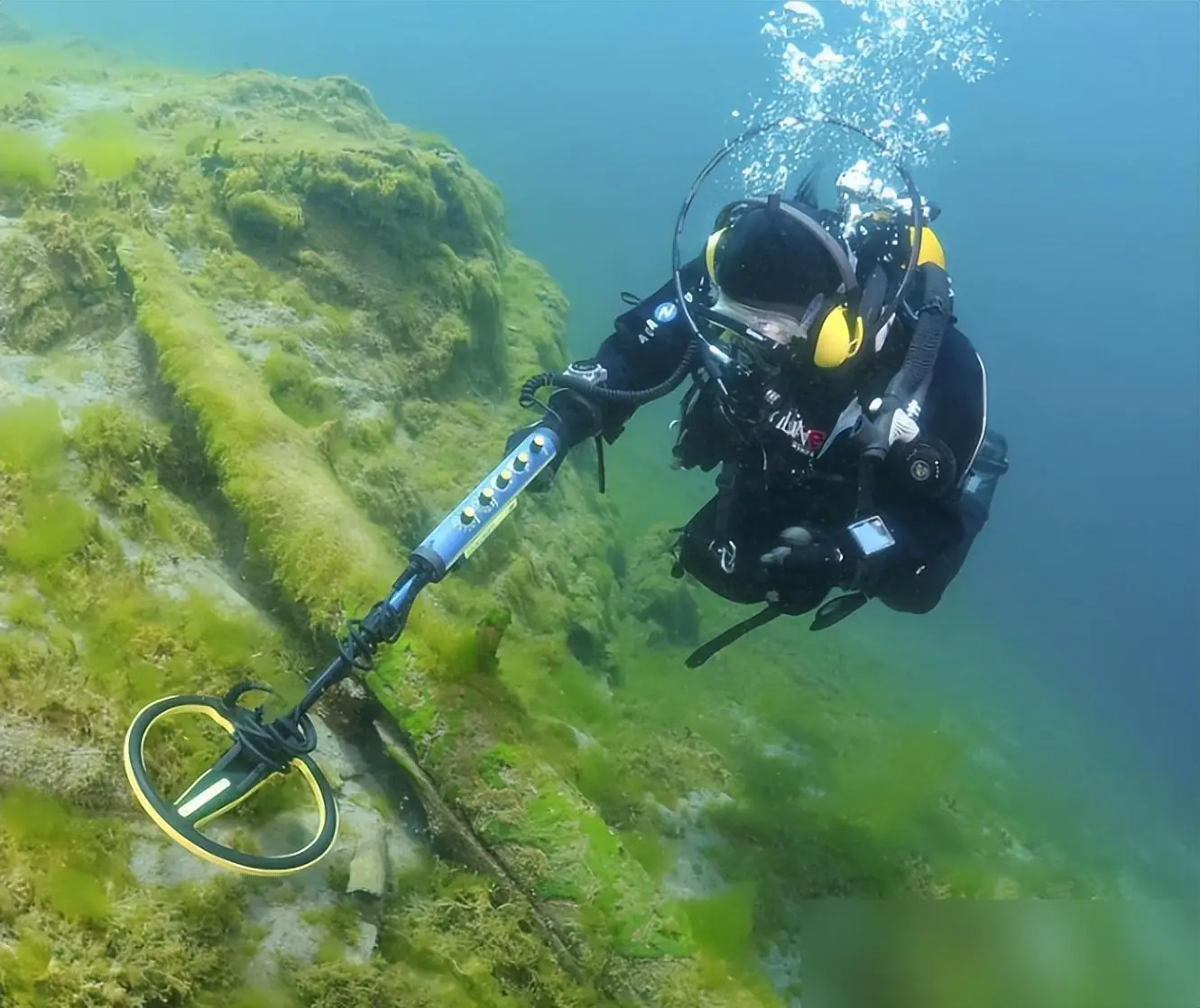 贝加尔湖神秘黑圈 冰湖奇观形成原因
