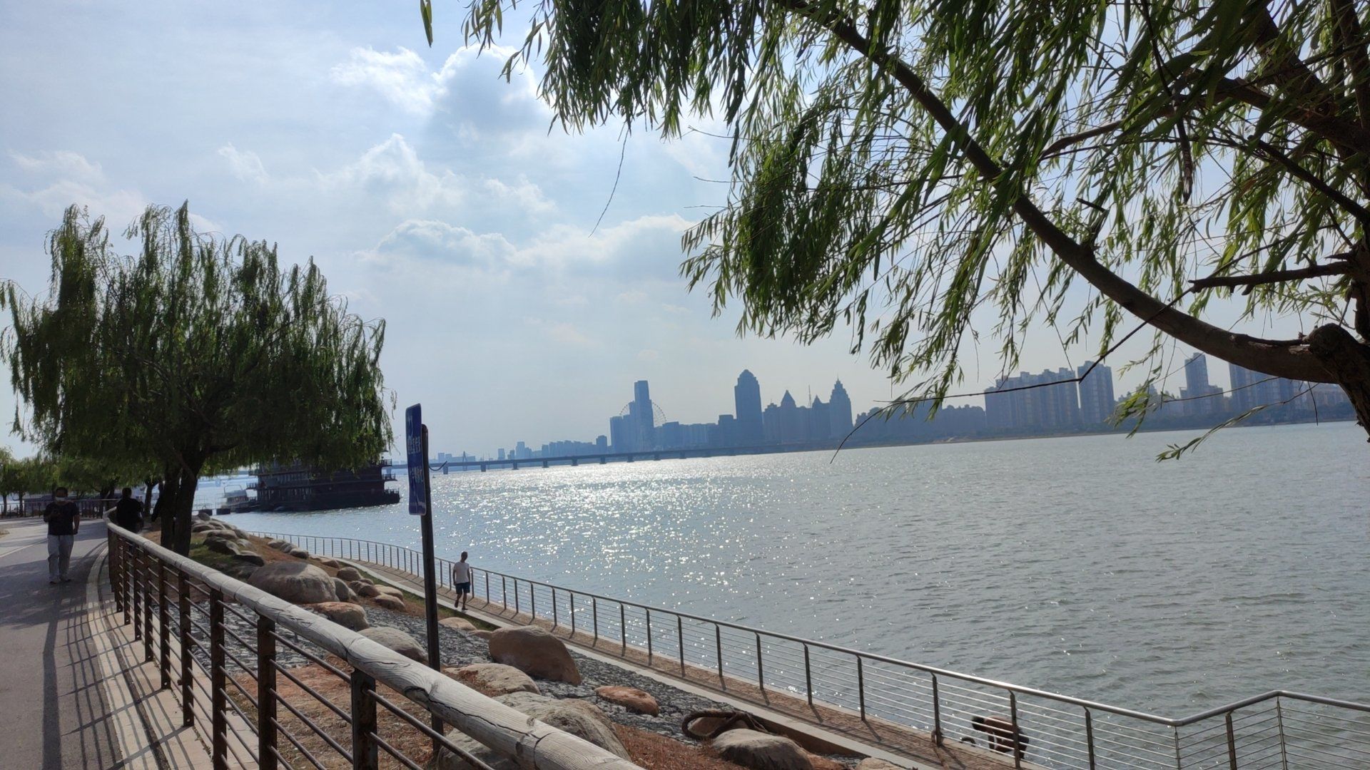 那些102岁高龄的老人过着怎样的惬意生活？...