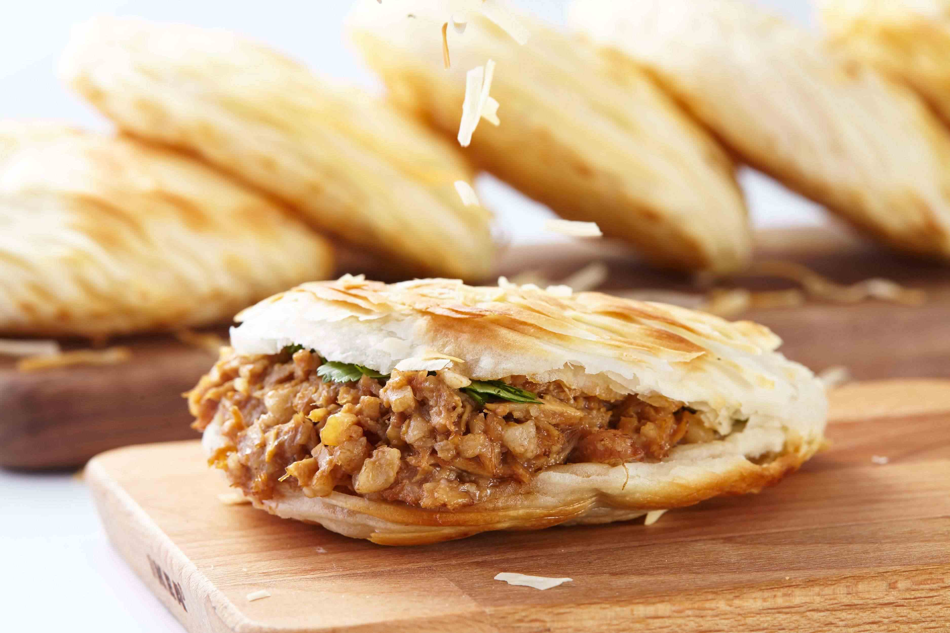 给陕西人一个馍,能夹住整个世界...