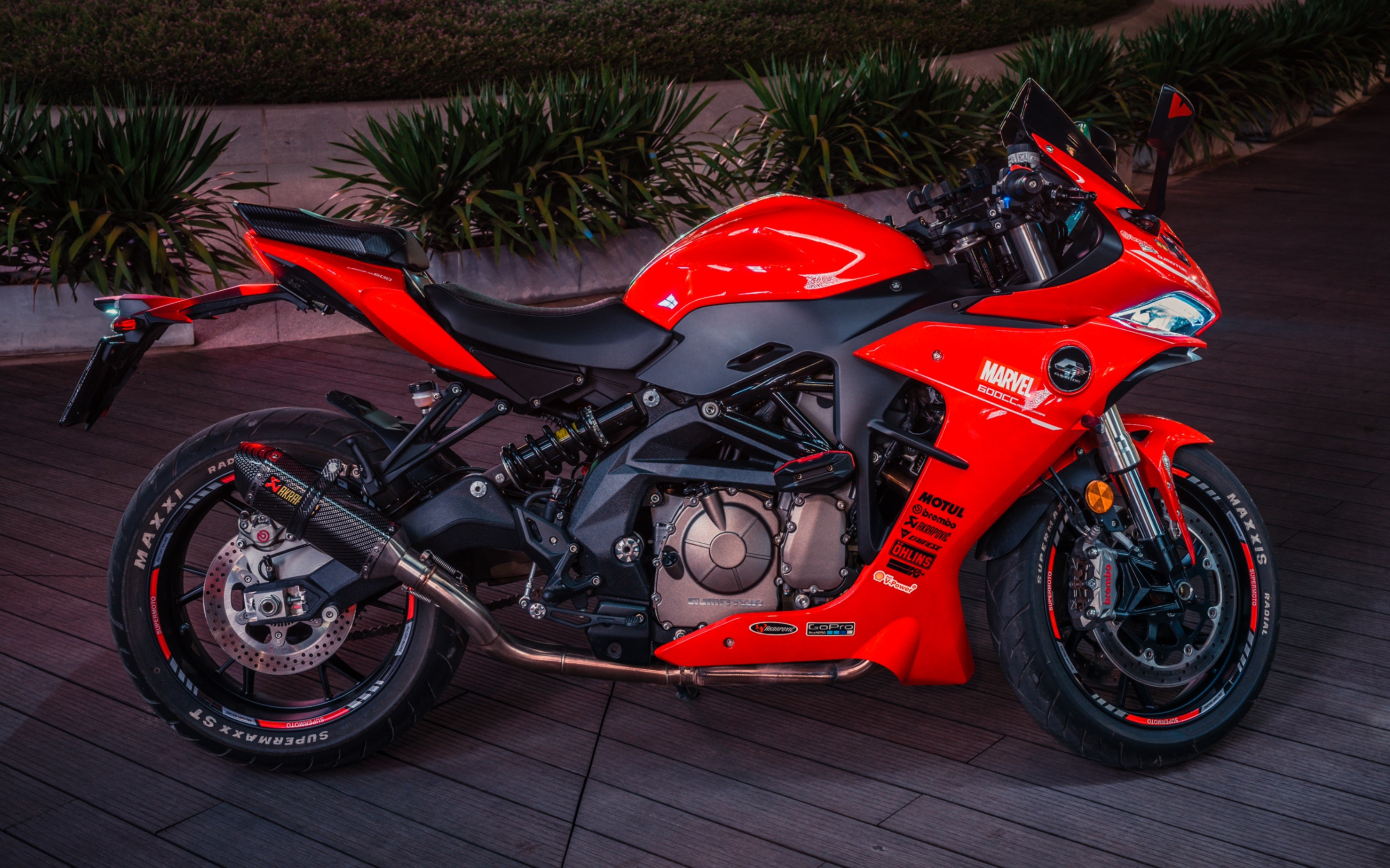 俄罗斯小妹快餐600块现象解析：经济与文化视角下的跨境消费观察