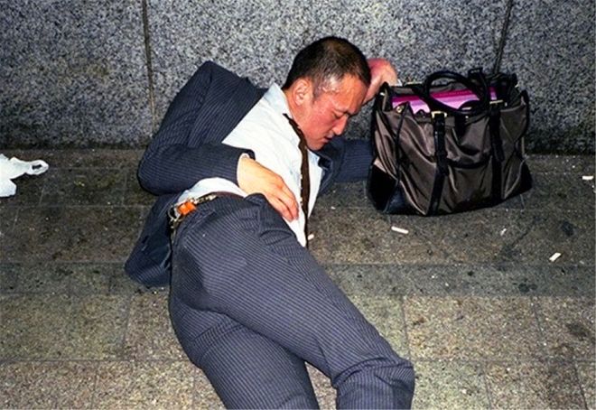 日本人不睡觉，而是在居眠？...