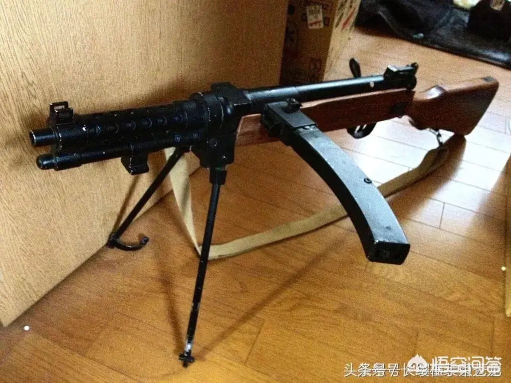 日本三八式步枪的前身三十年式和三十五年式步枪...