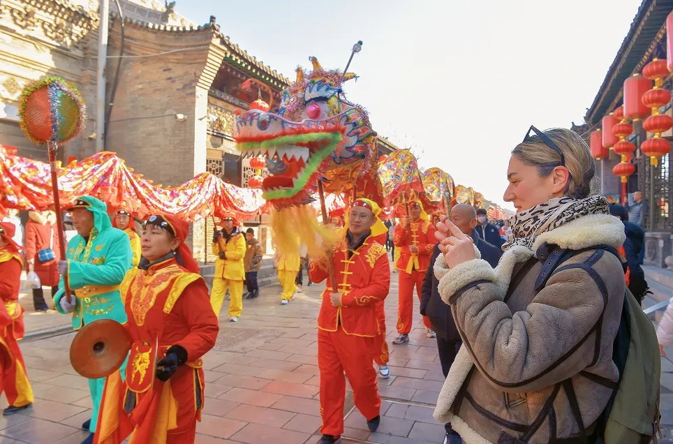 在平遥 ， 过大年