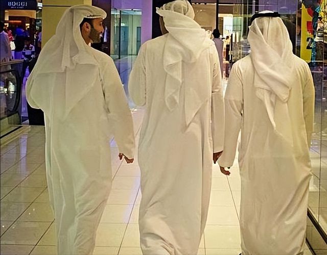 沙特女人等待了86年的驾车自主权...