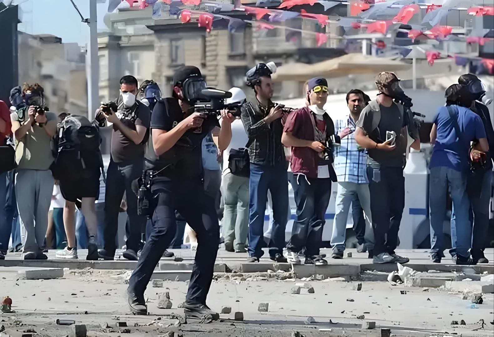 美国枪击案频发真相 为何不禁枪国家治安差异大