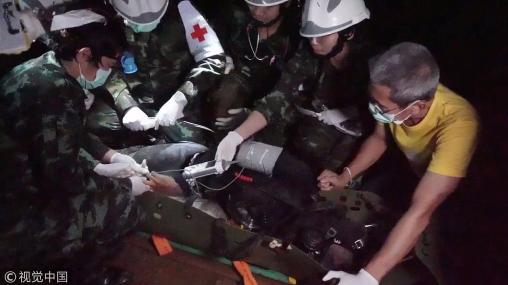 泰国“野猪”少年足球队洞穴生还记...