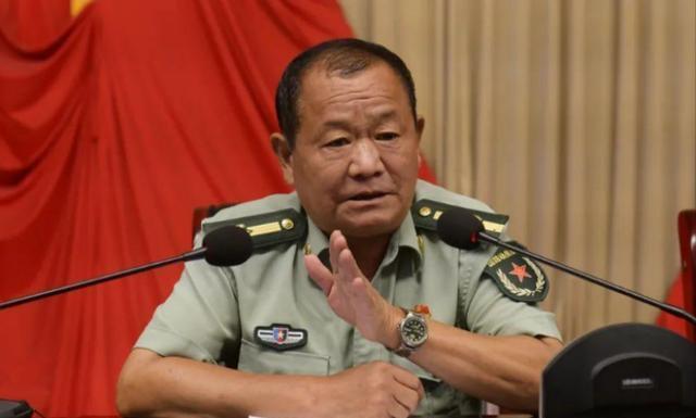 对越自卫还击战中的汽车连长...