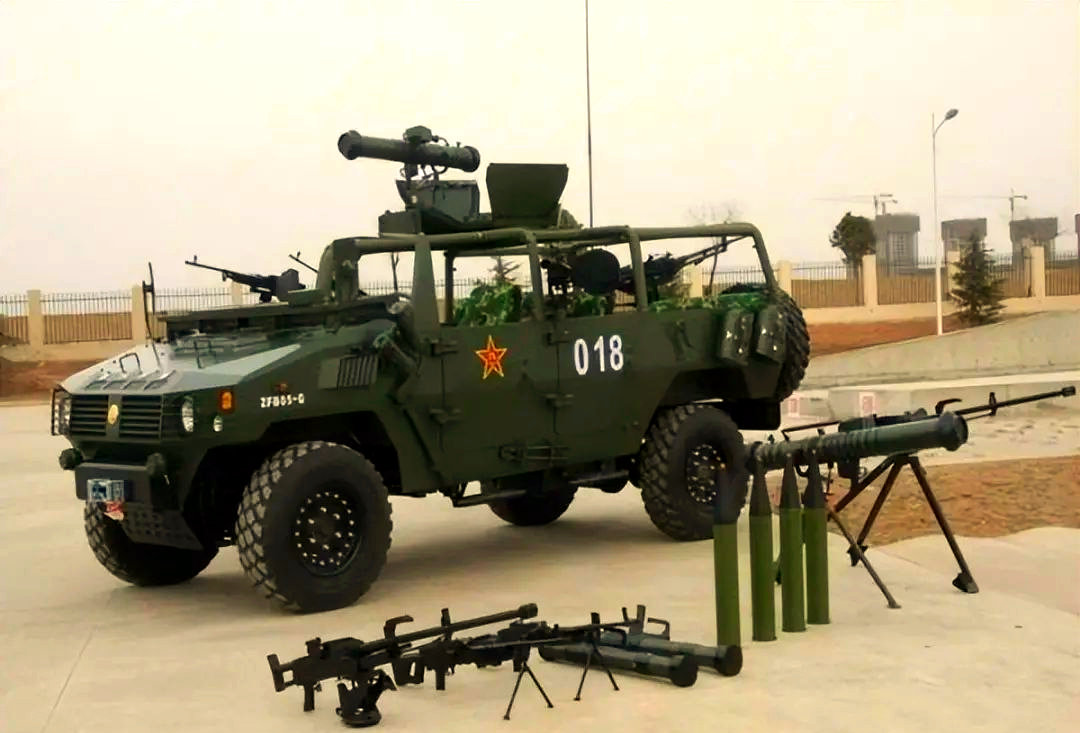 中国VN17新型履带式步兵战车...