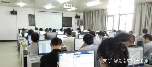 如何找到接私活的女生电话?