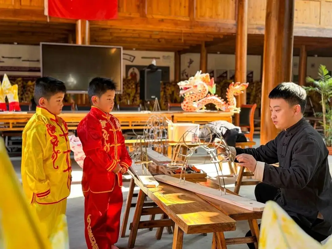 当代青年传承传统文化 汉服文化振兴与艰苦奋斗精神