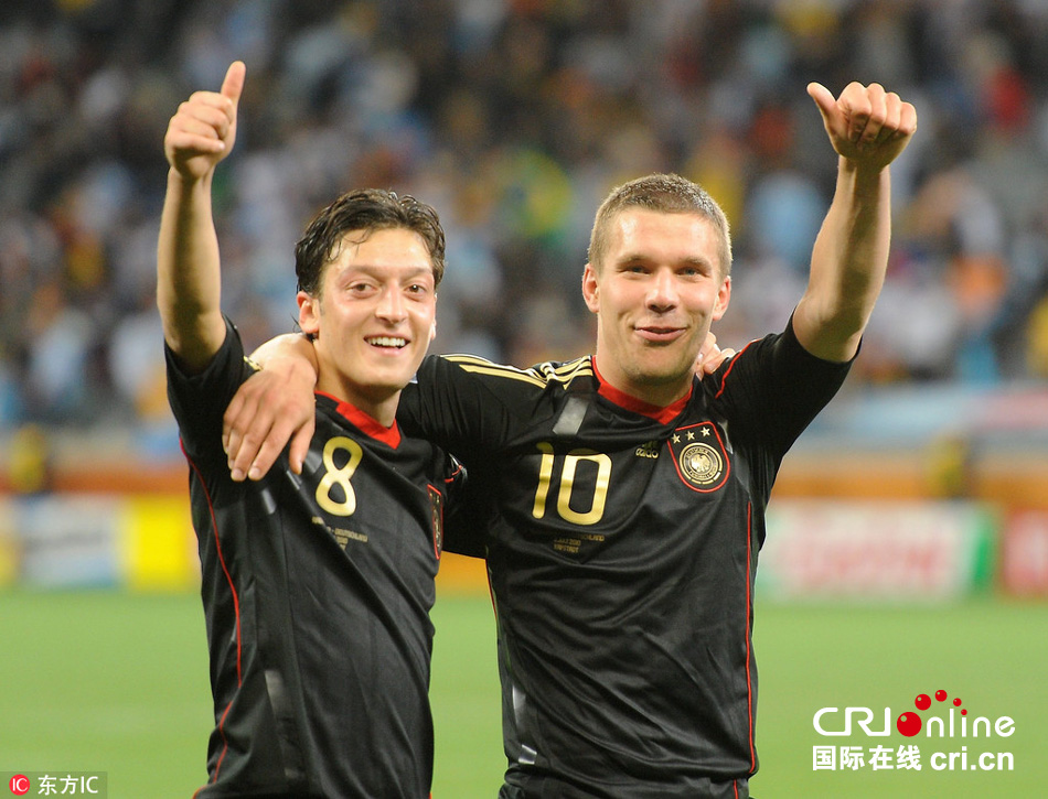 因种族主义而退出国家队的德国球员...