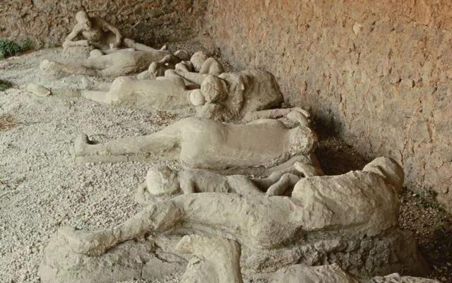 “庞贝两美女”其实是男性?...