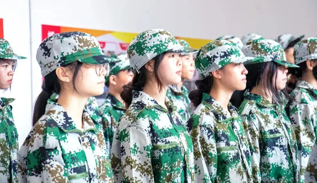 “军队-2017”国际军事科技论坛轻武器展品...