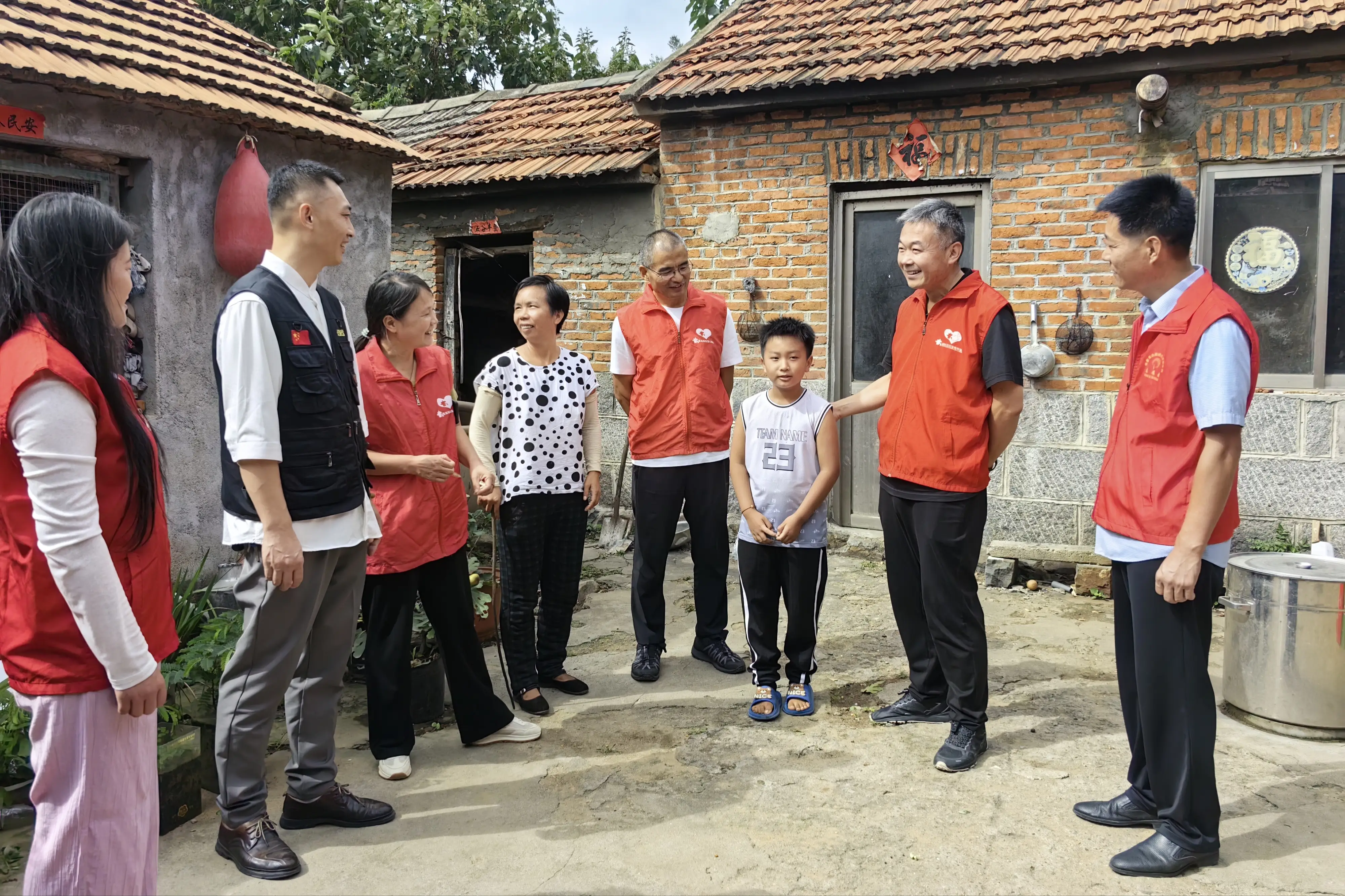 揭秘'约贫困学生'软件黑产链：当交友平台沦为猎艳工具