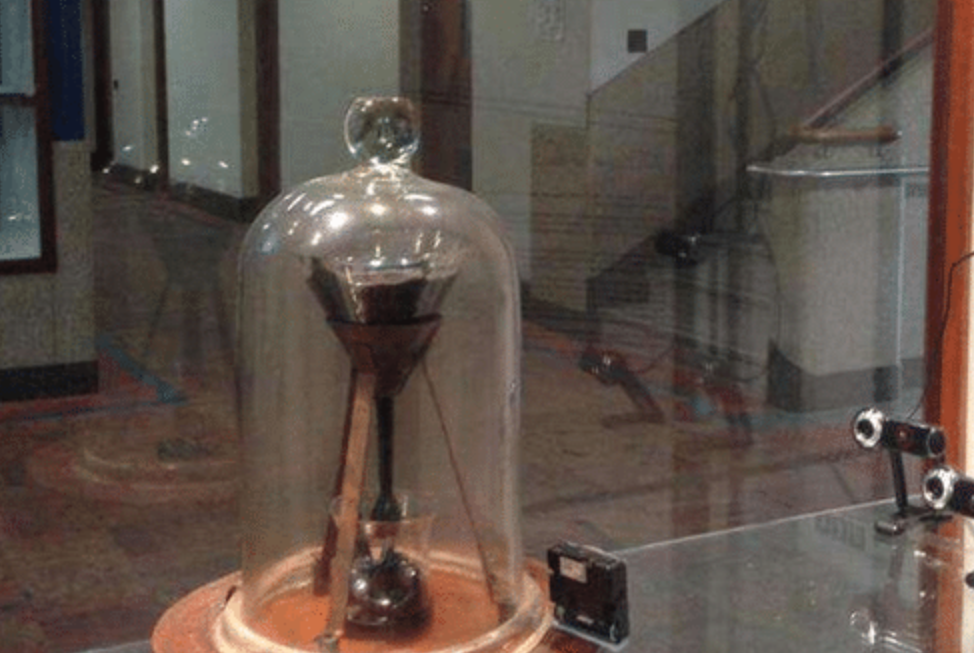 沥青滴漏实验:进行了快100年,到底为了证明什么?...