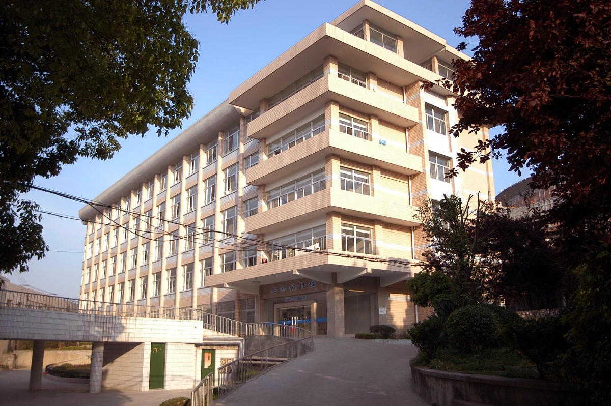 包头卫校女孩为何用暗语交流？揭秘00后医护生的压力突围技巧