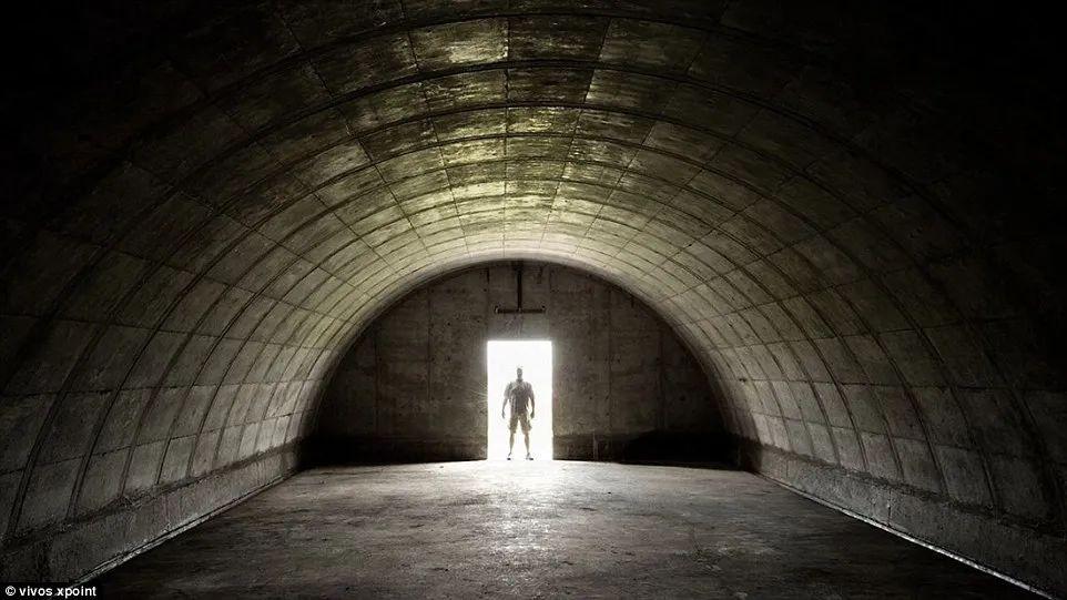 围观全球富豪的“末日地堡”？...