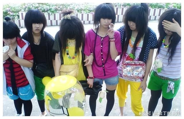 谁年轻的时候没有当过“非主流”...