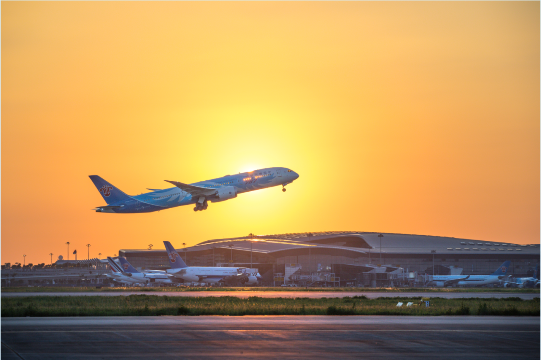 飞机垂直起降原理 硫磺岛级两栖攻击舰特点