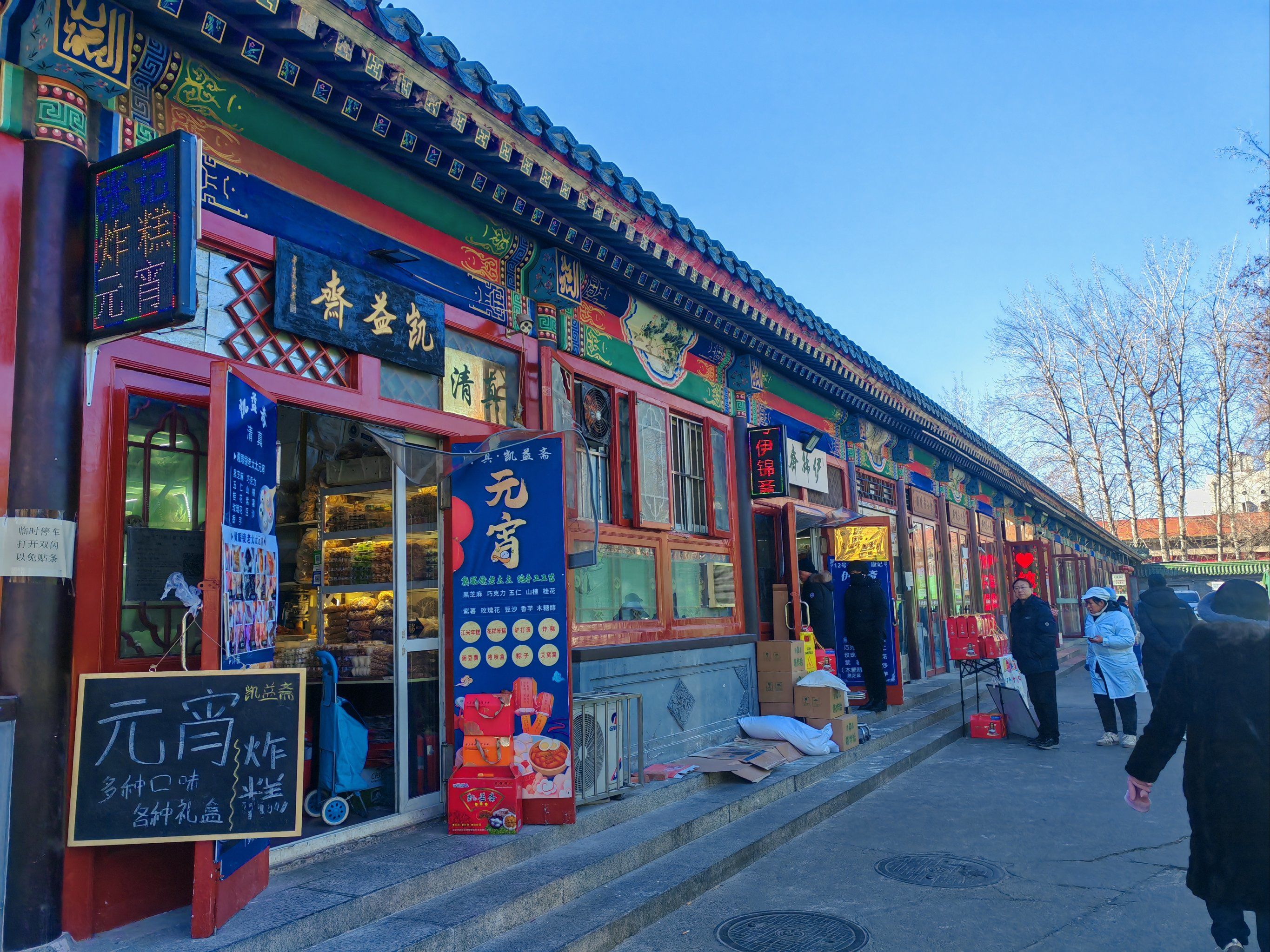 兰州城中村服务一条街的市井烟火与生存智慧