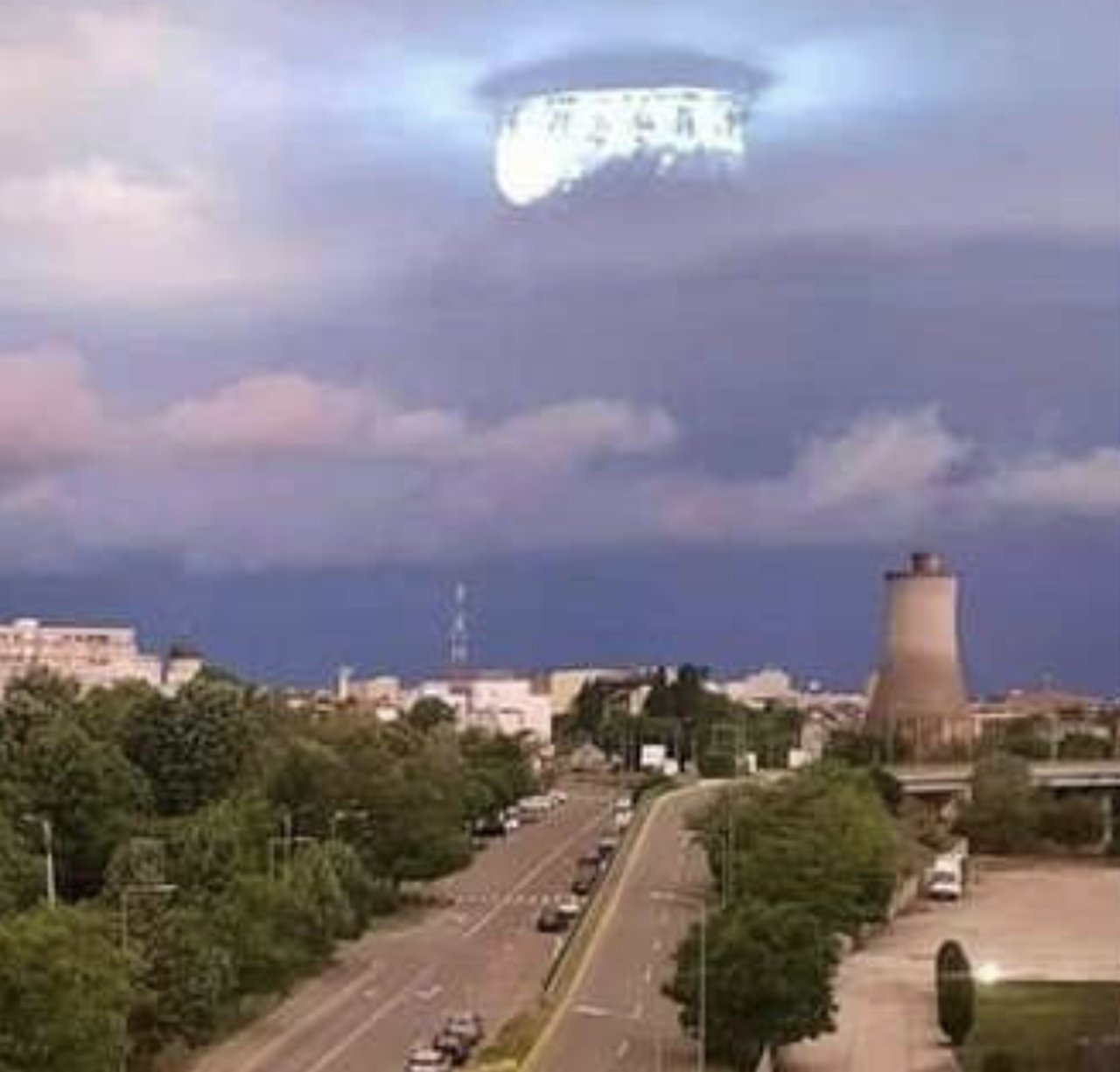 美国五角大楼罕见UFO视频 形容老同学久别重逢的诗句