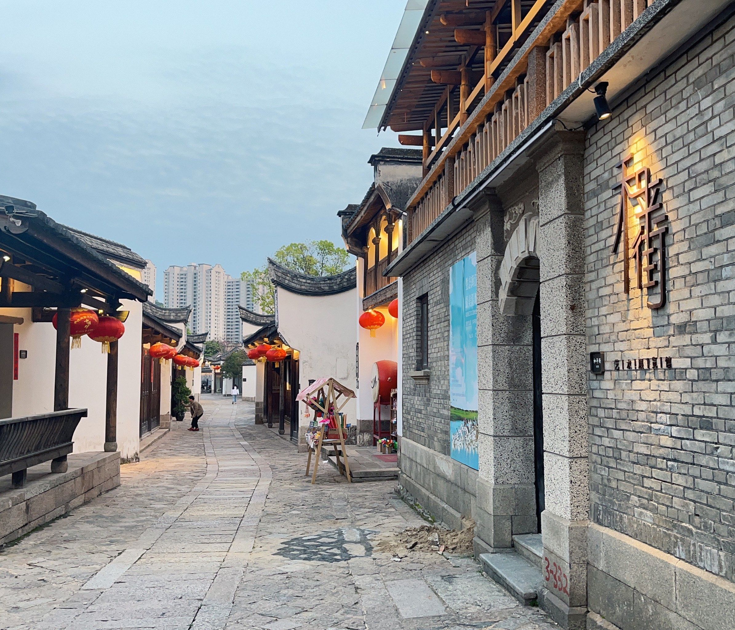 揭秘和平街的秘密暗号与底层生存智慧语言密码