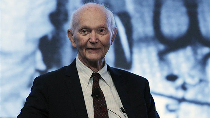 包飞船去月球旅行的男人...