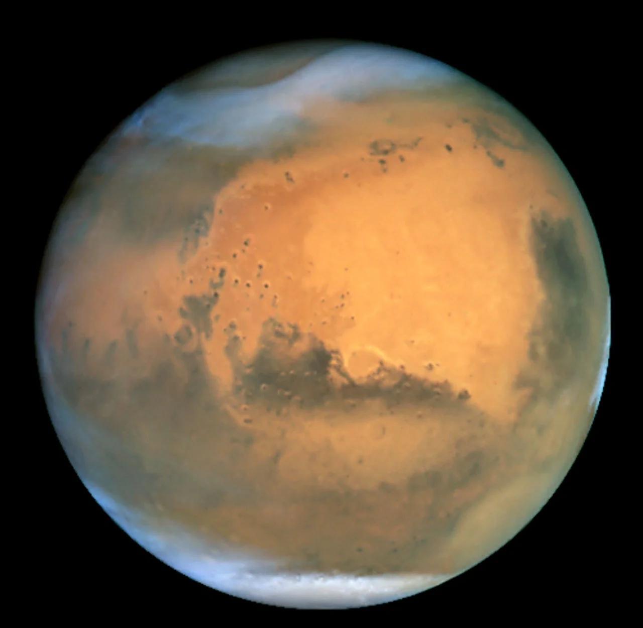 为什么哈勃望远镜连火星也看不清楚？它到底能看到多远？