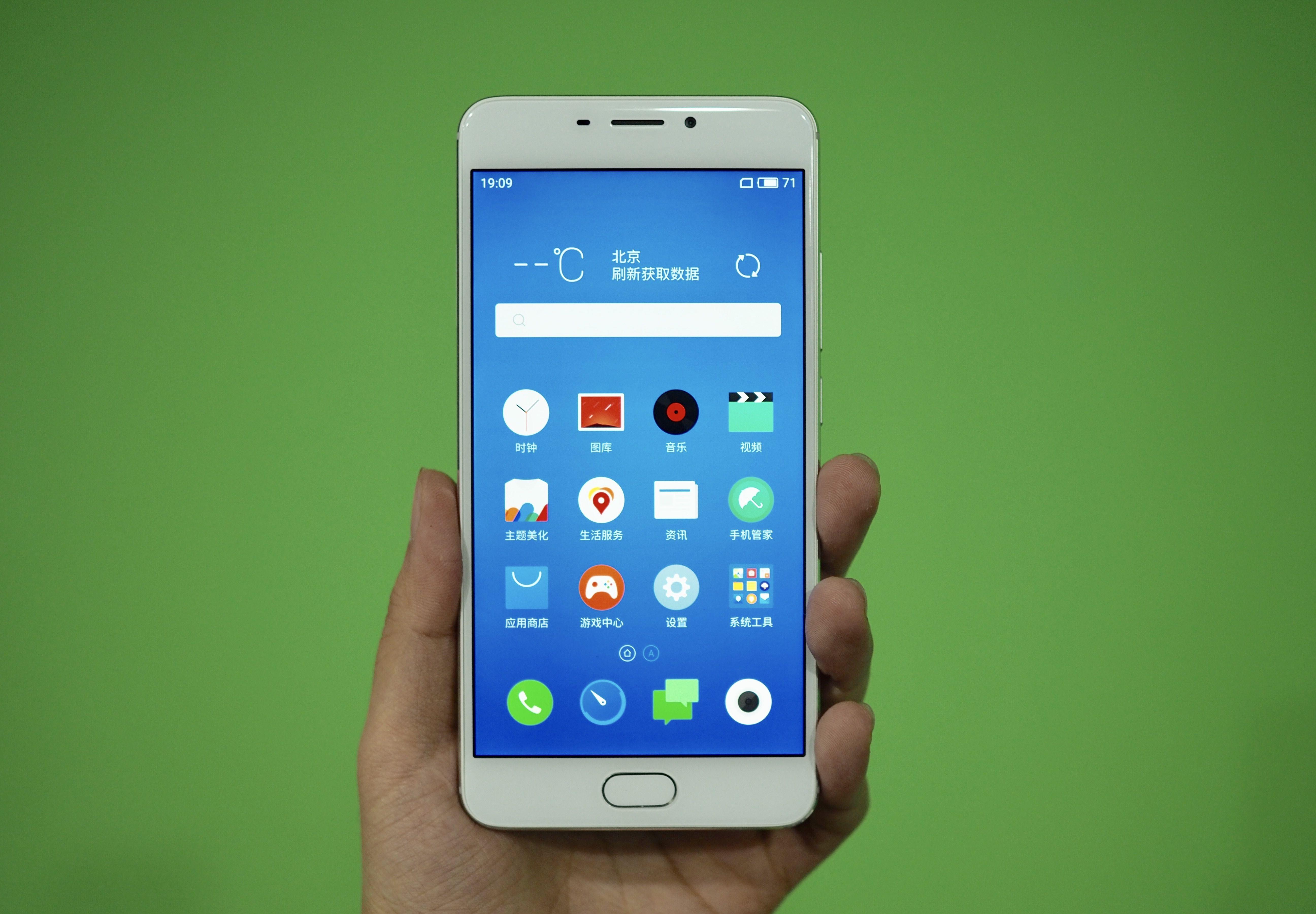 魅蓝E性价比分析 停产机型还值得入手吗