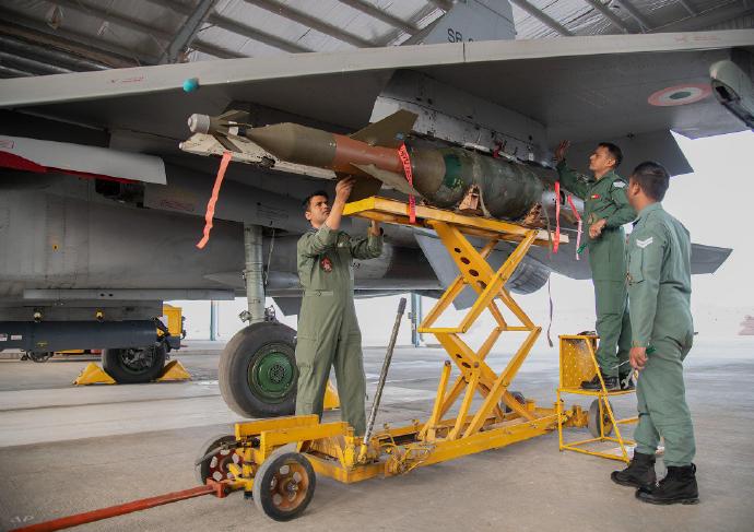 精确制导武器怎么工作 制导技术有哪些类型