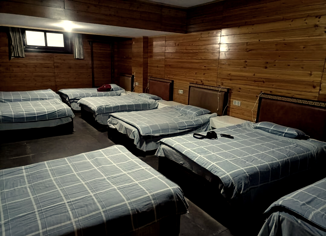 100元如何过夜8小时_揭秘低成本住宿的3大避坑指南