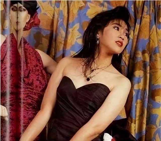 英拉出逃记?审判前夕突然消失...