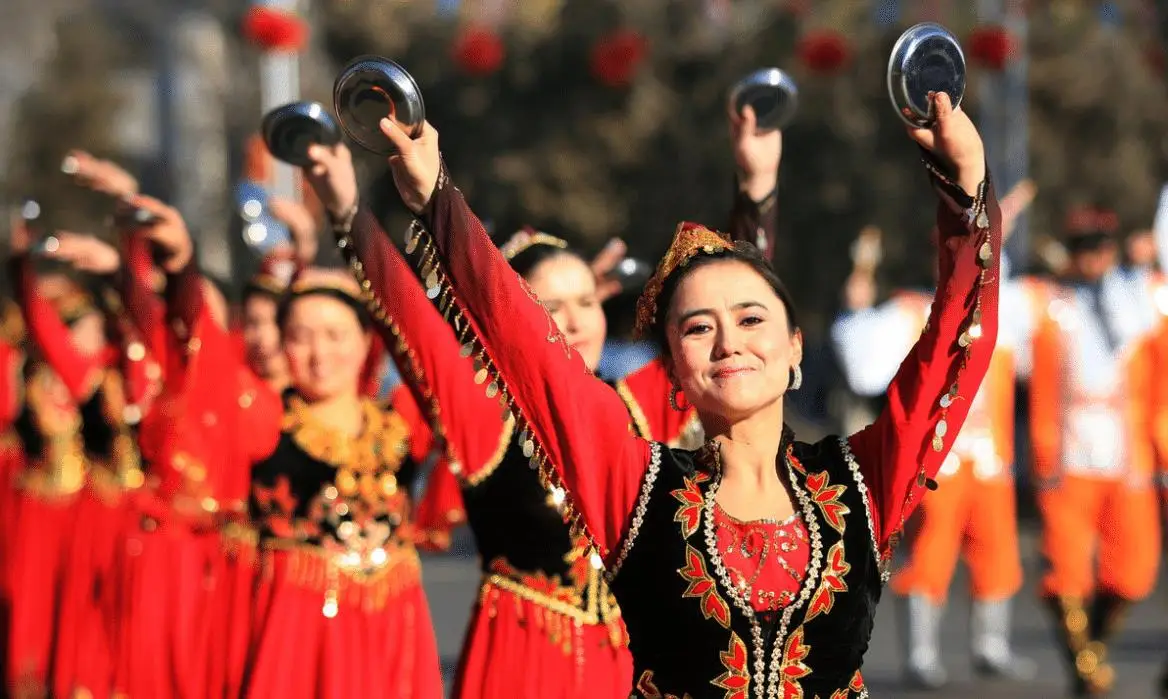 独家揭秘:新疆维吾尔族女孩怎么撩?这些真诚技巧让你不再踩雷